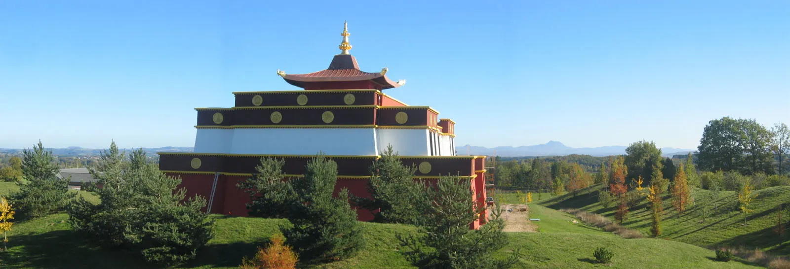 Der Tempel in Dhagpo Kündröl Ling, Le Bost